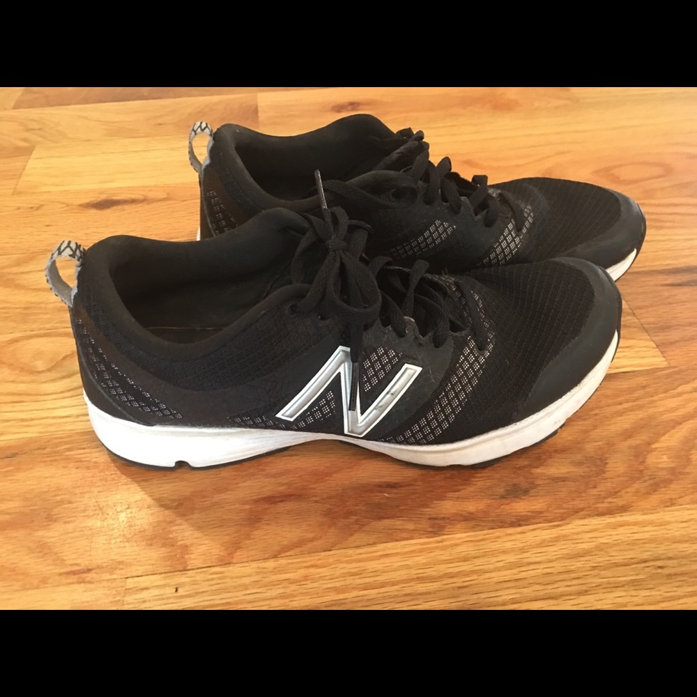 New balance tennis shoes